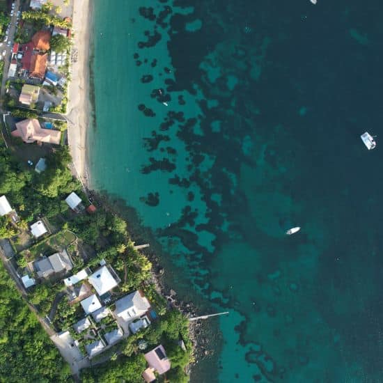 Grande Anse d'Arlet vue du ciel par Calypso Croisières